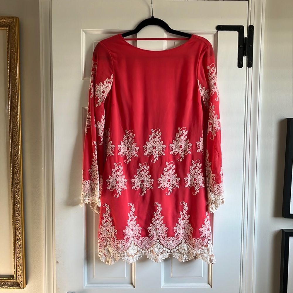 Coral midi dress w lace sleeves size Small